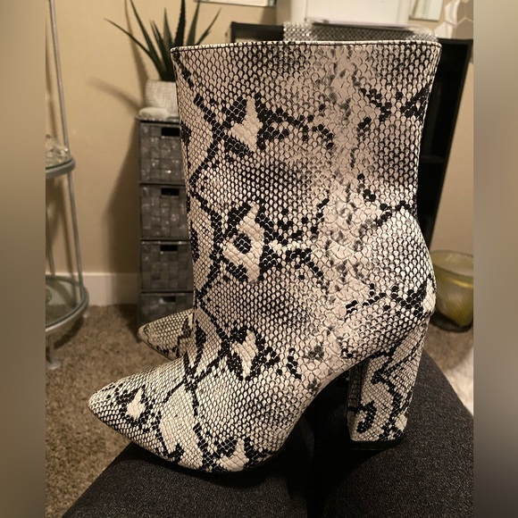 Leopard Boots - Picture 1 of 4